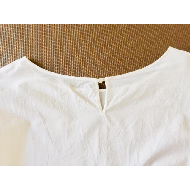 GU(ジーユー)のパフスリーブ白ブラウス XL レディースのトップス(シャツ/ブラウス(長袖/七分))の商品写真