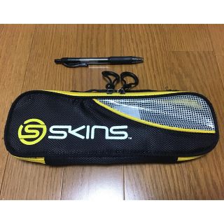 スキンズ(SKINS)のスキンズ　ポーチ(トレーニング用品)