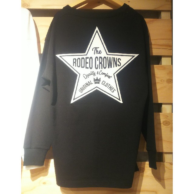 RODEO CROWNS WIDE BOWL(ロデオクラウンズワイドボウル)のテラ松ロンTブラック レディースのトップス(Tシャツ(長袖/七分))の商品写真