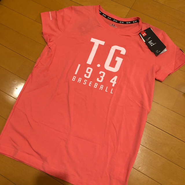 読売ジャイアンツ(ヨミウリジャイアンツ)のTG1934 アンダーアーマー　レディース　Tシャツ4400円　2019タオル スポーツ/アウトドアのトレーニング/エクササイズ(トレーニング用品)の商品写真