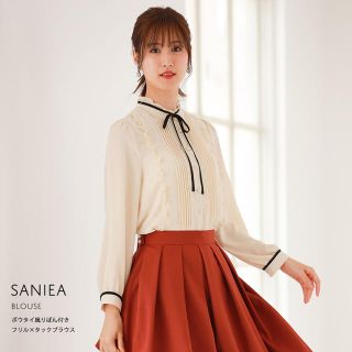 トッコ(tocco)のボウタイ風りぼん付きフリル×タックブラウスsaniea　サニア(シャツ/ブラウス(長袖/七分))