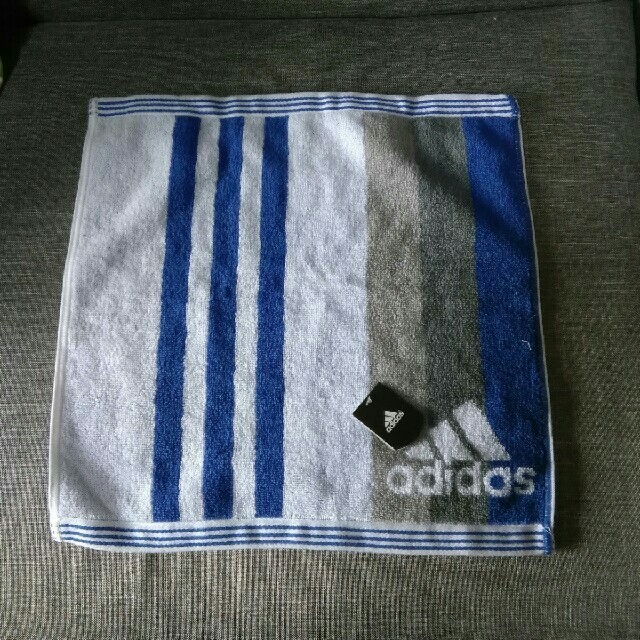 adidas(アディダス)の葉月様専用　アディダス　ハンドタオル インテリア/住まい/日用品の日用品/生活雑貨/旅行(タオル/バス用品)の商品写真