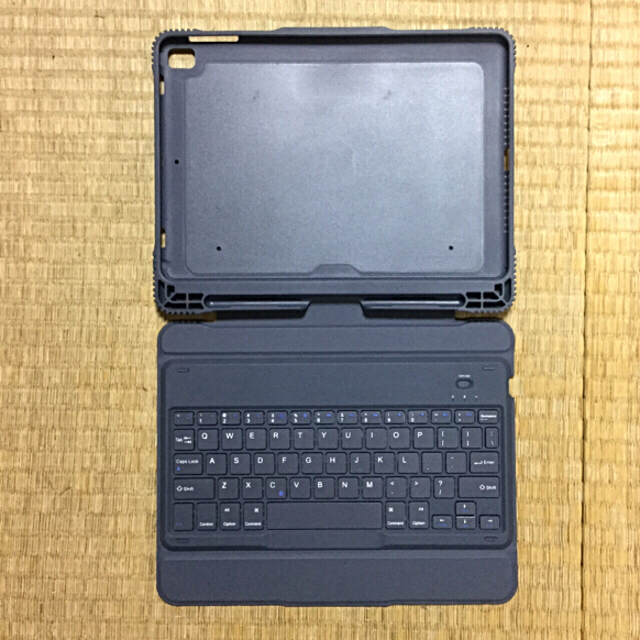 iPad Air2 のカバーケース(キーボード付き) スマホ/家電/カメラのスマホアクセサリー(iPadケース)の商品写真