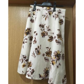 ジャスグリッティー(JUSGLITTY)のジャスグリッティー  花柄スカート  (ひざ丈スカート)