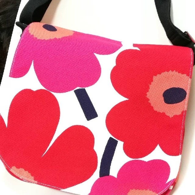 marimekko(マリメッコ)の新品　マリメッコ　ショルダーバック　ウニッコ レディースのバッグ(ショルダーバッグ)の商品写真