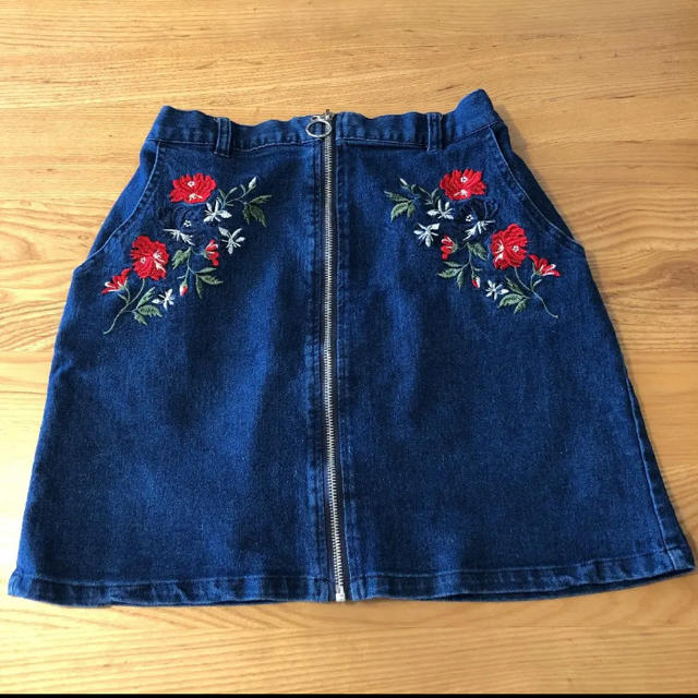 HONEYS(ハニーズ)の花刺繍 デニムミニタイトスカート ストレッチ Lサイズ レディースのスカート(ミニスカート)の商品写真