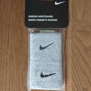 ナイキ(NIKE)のNIKE ナイキ リストバンド グレー スウッシュ(その他)