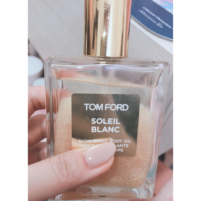 TOM FORD(トムフォード)のTOM FORD トムフォード　ソレイユ ブラン　シマリング　ボディオイル コスメ/美容のボディケア(ボディオイル)の商品写真