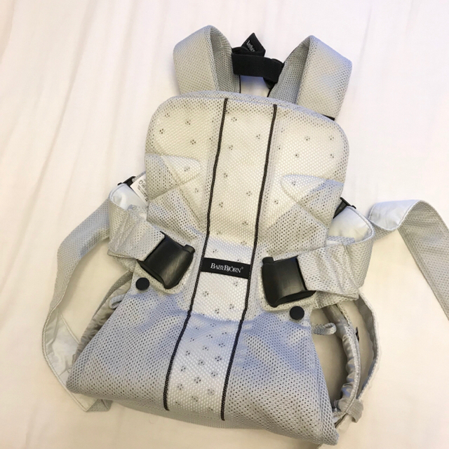 BABYBJORN - ベビー ビョルン ベビーキャリア One メッシュ グレー 抱っこ紐の通販 by メープルハウス｜ベビービョルンならラクマ