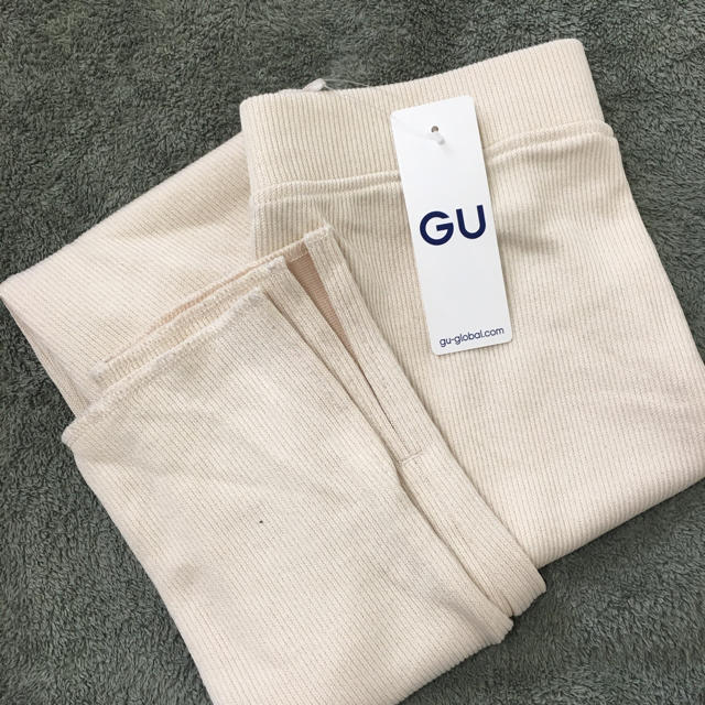 GU(ジーユー)のGU リブスリット レギンスパンツ レディースのレッグウェア(レギンス/スパッツ)の商品写真