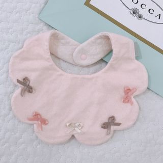 トッカ(TOCCA)の美品 トッカ プティリボンビブ ピンク(その他)