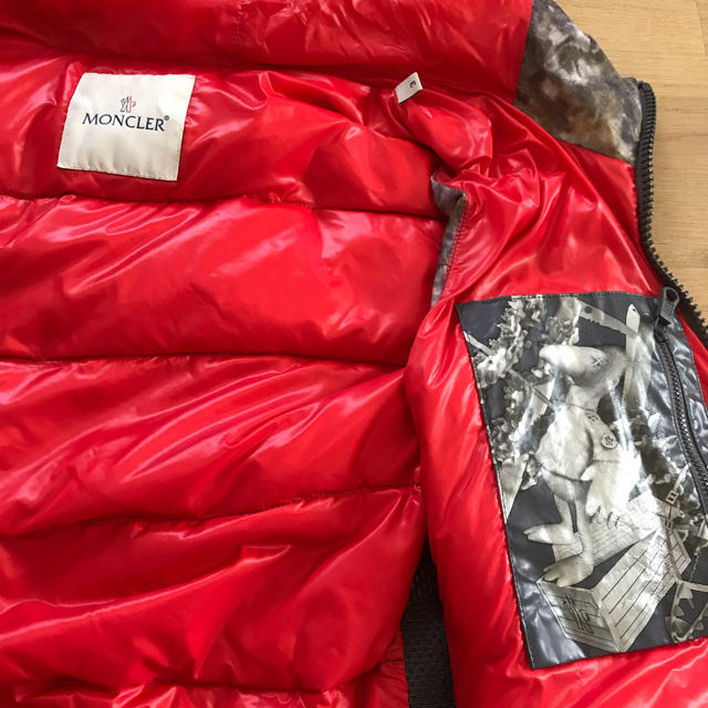 MONCLER(モンクレール)のモンクレール　ダウンベスト 3 メンズのジャケット/アウター(ダウンベスト)の商品写真