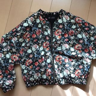 ザラ(ZARA)のZARA フラワープリントジャケット(ブルゾン)