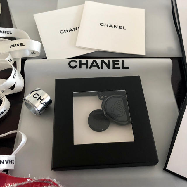 CHANEL(シャネル)のコスメショッパー&リボン、CHANELノベルティ レディースのバッグ(ショップ袋)の商品写真