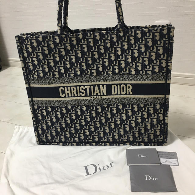 Dior(ディオール)の新品　DIOR ブックトート レディースのバッグ(トートバッグ)の商品写真