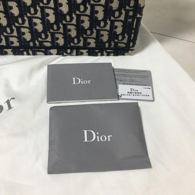 Dior(ディオール)の新品　DIOR ブックトート レディースのバッグ(トートバッグ)の商品写真