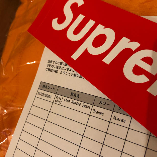 Supreme(シュプリーム)の【XL】wrist logo hooded sweatshirt メンズのトップス(パーカー)の商品写真