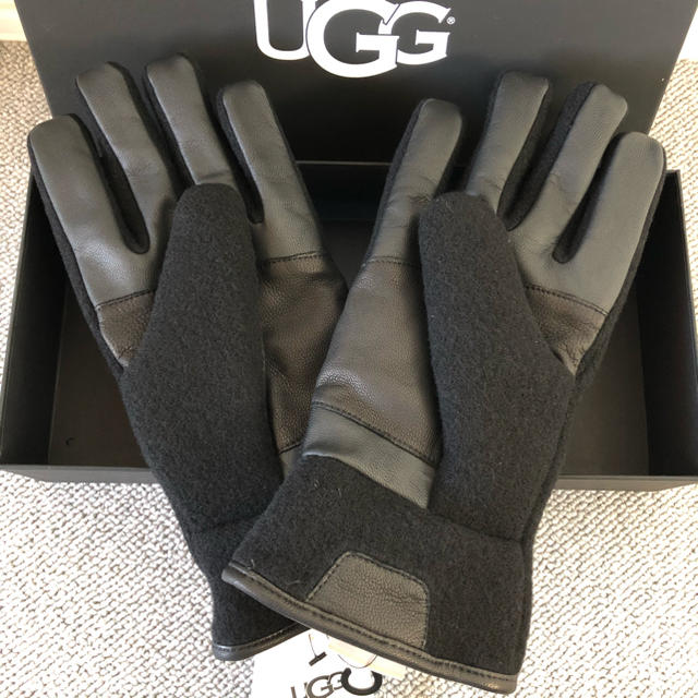 UGG(アグ)のタグ付き新品【UGG】スマホOK / ファブリック＆レザー手袋 メンズのファッション小物(手袋)の商品写真