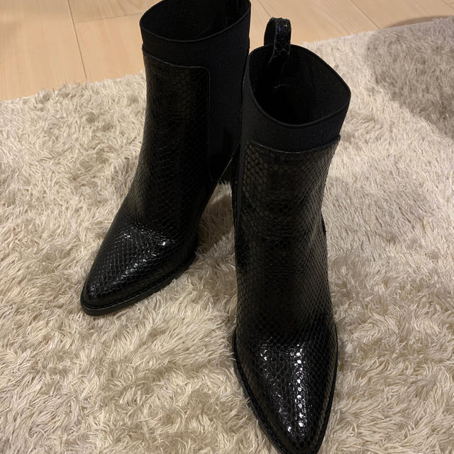 ZARA ショートブーツ