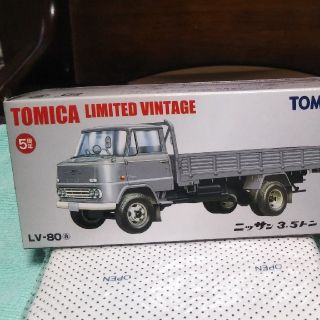 トミカリミテッド ニッサントン トラックの通販 by
