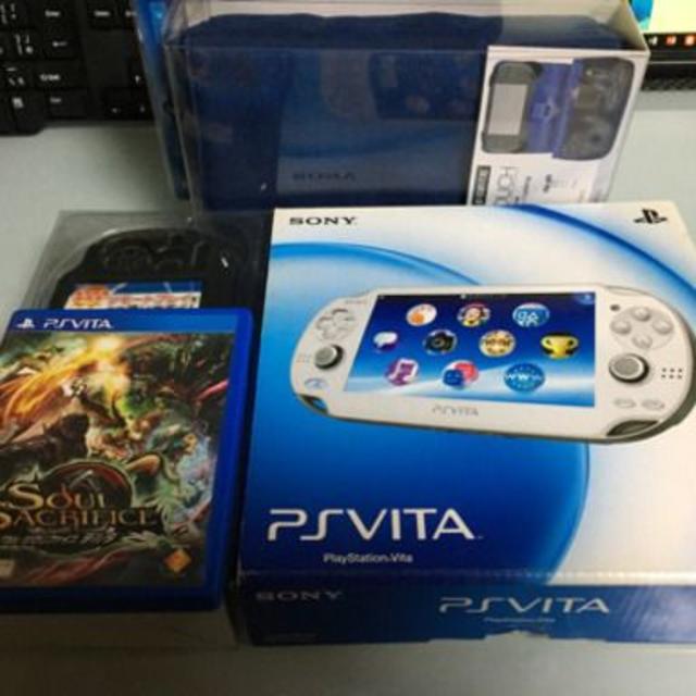 【早い者勝ち】キレイなPSVITA PCH-1000白がアクセサリー＋ゲーム付