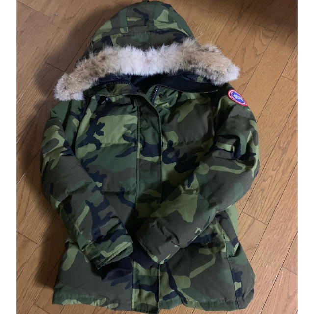 カナダグース CANADAGOOSE 迷彩 レディースのジャケット/アウター(ダウンジャケット)の商品写真