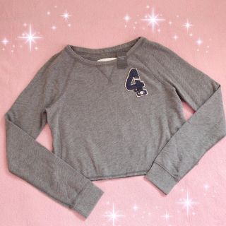 アバクロンビーアンドフィッチ(Abercrombie&Fitch)の☆Abercrombie＆Fitch☆ワッペン付きショートスウェットトップス新品(トレーナー/スウェット)