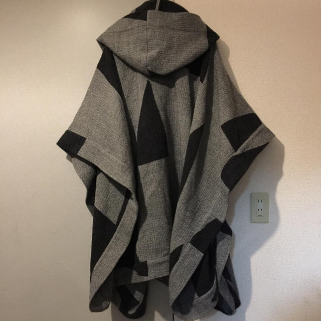 Vivienne Westwood(ヴィヴィアンウエストウッド)のRed Label blanket wool cape レディースのジャケット/アウター(ポンチョ)の商品写真