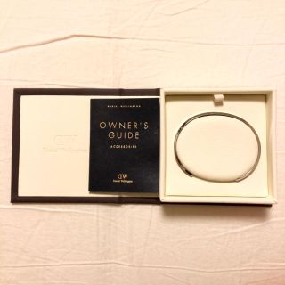 ダニエルウェリントン(Daniel Wellington)の新品！ダニエルウェリントン  CLASSIC CUFF バングル　L シルバー(ブレスレット/バングル)