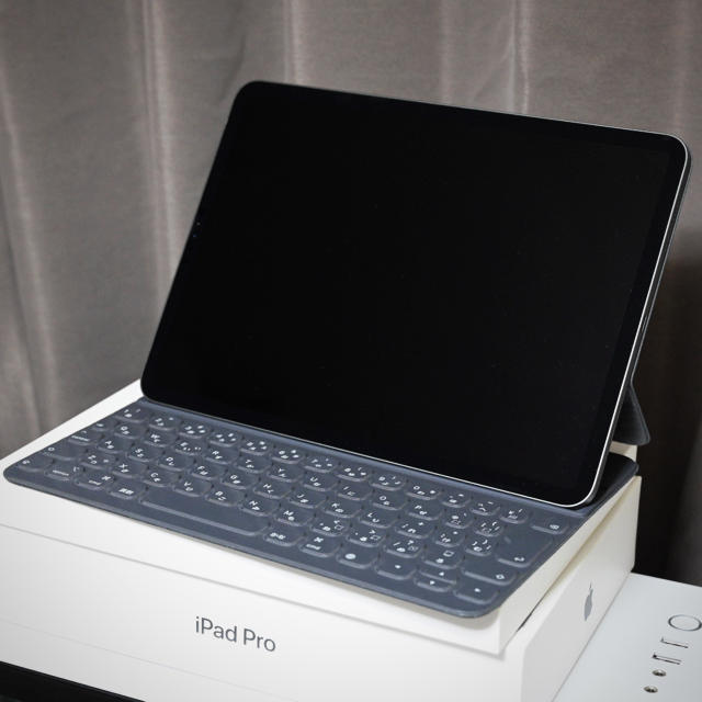 iPad(アイパッド)のiPad Pro 11 64GB Wi-fi + Folio Keybord スマホ/家電/カメラのPC/タブレット(タブレット)の商品写真