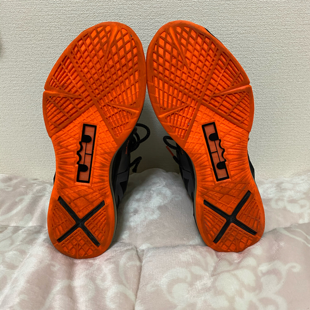 NIKE(ナイキ)のLEBRON X LAVA メンズの靴/シューズ(スニーカー)の商品写真