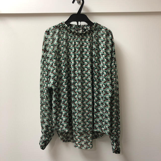 ZARA(ザラ)の竹内結子さん着用★ZARA  レトロ柄ブラウス レディースのトップス(シャツ/ブラウス(長袖/七分))の商品写真