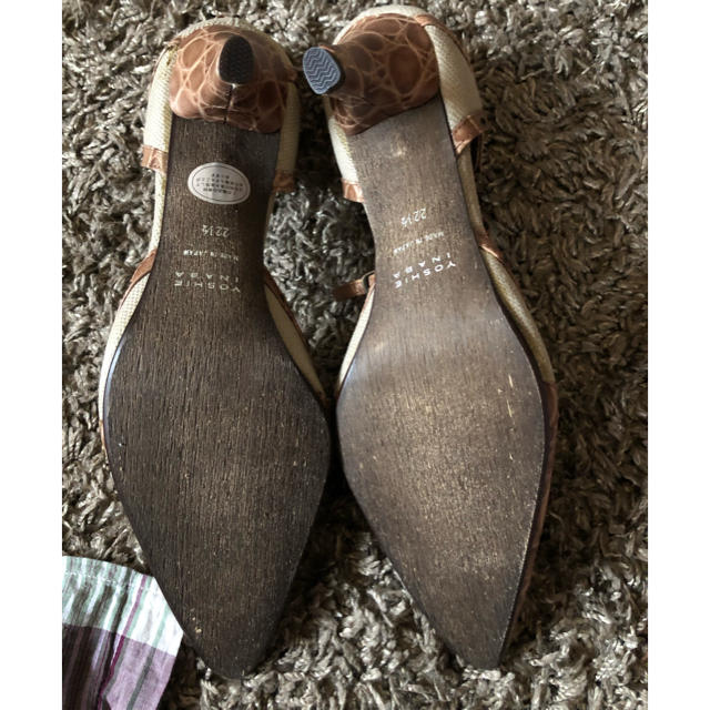 ヨシエイナバ 新品パンプス 22.5 レディースの靴/シューズ(ハイヒール/パンプス)の商品写真