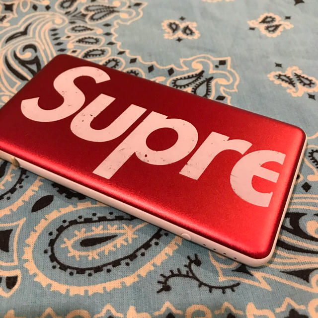 supreme モバイルバッテリー