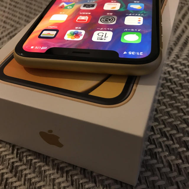 iPhone(アイフォーン)のiPhone XR 128gb イエロー　simフリー化済 スマホ/家電/カメラのスマートフォン/携帯電話(スマートフォン本体)の商品写真