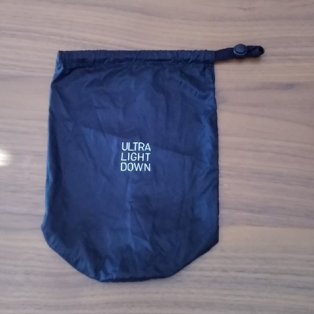 UNIQLO(ユニクロ)のウルトラライトダウン収納袋 レディースのジャケット/アウター(ダウンジャケット)の商品写真
