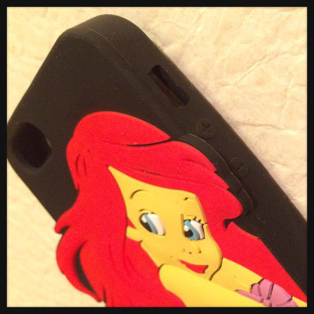 Disney(ディズニー)のアリエル♡iPhone6♡シリコン♡黒 スマホ/家電/カメラのスマホアクセサリー(モバイルケース/カバー)の商品写真