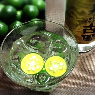 効能も凄い！ジュースやお酒に！沖縄産シークワーサーぎっしり1kg ちょっと！(フルーツ)