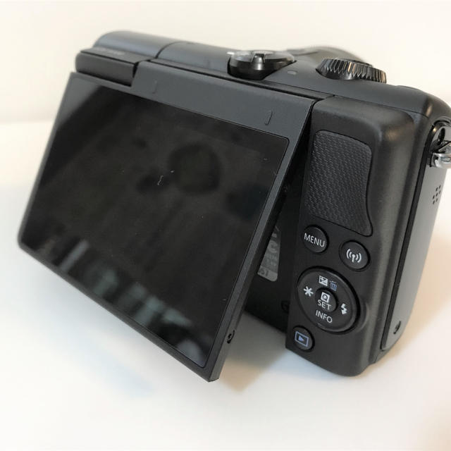 Canon(キヤノン)のキャノン カメラ 新品 Canon EOS M100 レンズキット ブラック スマホ/家電/カメラのカメラ(ミラーレス一眼)の商品写真