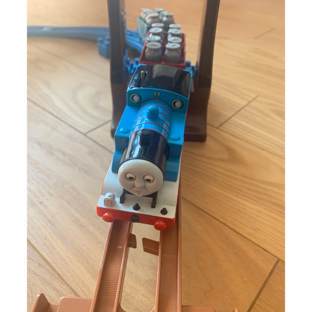 Takara Tomy(タカラトミー)のプラレール トーマス ぐらぐらつり橋 キッズ/ベビー/マタニティのおもちゃ(電車のおもちゃ/車)の商品写真