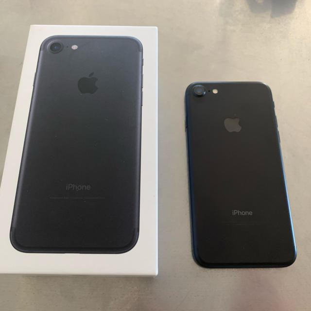 iPhone(アイフォーン)のiPhone 7  Black 128GB SIMフリー スマホ/家電/カメラのスマートフォン/携帯電話(スマートフォン本体)の商品写真