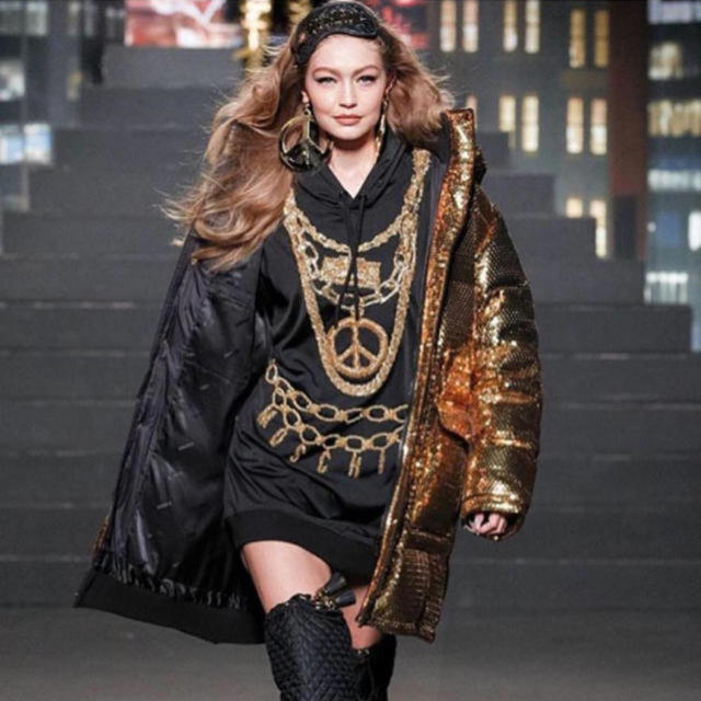 したもので MOSCHINO パーカー ワンピース mサイズの通販 by ラテ's