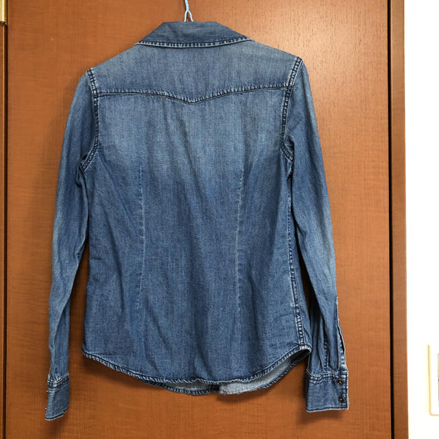 GAP(ギャップ)のGAP(ギャップ) デニムシャツ レディースのトップス(シャツ/ブラウス(長袖/七分))の商品写真