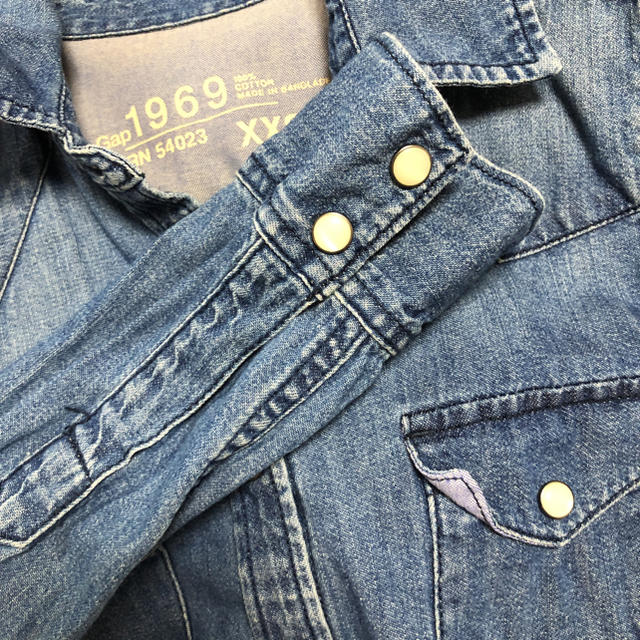 GAP(ギャップ)のGAP(ギャップ) デニムシャツ レディースのトップス(シャツ/ブラウス(長袖/七分))の商品写真