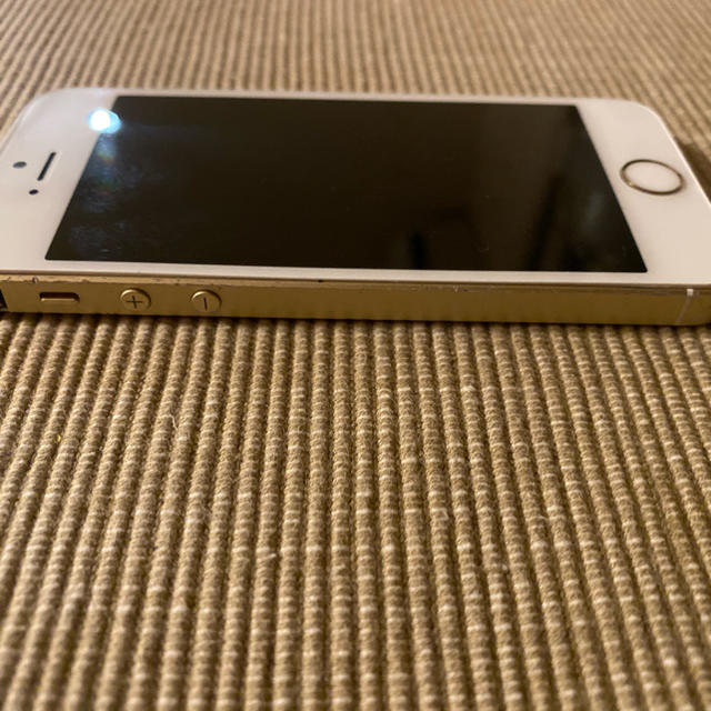Apple(アップル)のiPhoneSE gold 34gb ymobile スマホ/家電/カメラのスマートフォン/携帯電話(スマートフォン本体)の商品写真