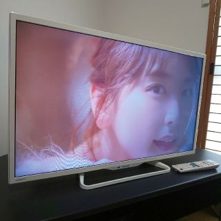 シャープ(SHARP)の● 訳あり！ ☆★ ホワイトカラー ☆★ シャープ AQUOS 32型液晶テレビ(テレビ)