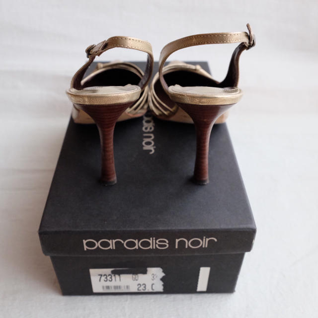 PARADIS COULEUR(パラディクルール)のパラディ クルール ゴールドパンプス23cm レディースの靴/シューズ(ハイヒール/パンプス)の商品写真