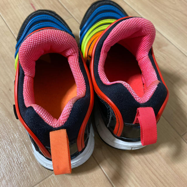 NIKE(ナイキ)のナイキ★ダイナモフリー★18.5 キッズ/ベビー/マタニティのキッズ靴/シューズ(15cm~)(スニーカー)の商品写真