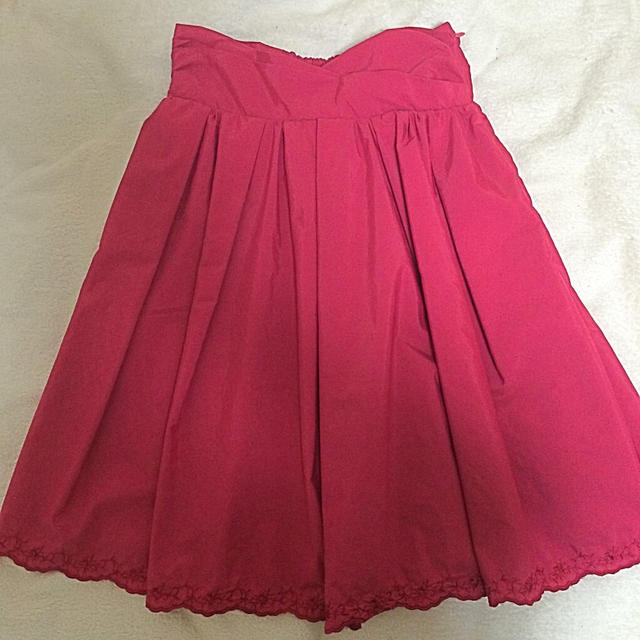L'EST ROSE(レストローズ)のレストローズ☆ピンクスカラップスカート レディースのスカート(ひざ丈スカート)の商品写真