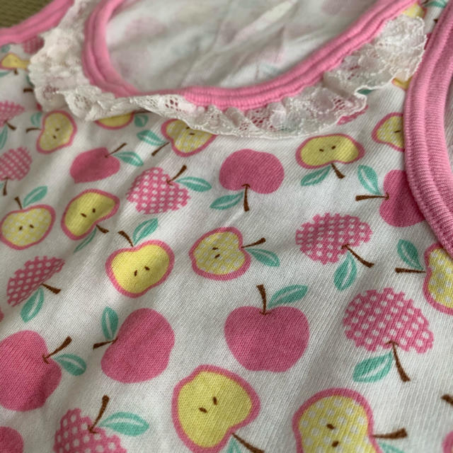 女の子 りんご柄 新品肌着 95cm キッズ/ベビー/マタニティのキッズ服女の子用(90cm~)(下着)の商品写真